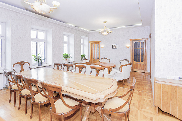 Двухуровневая квартира 246 кв.м. на Чистых прудах